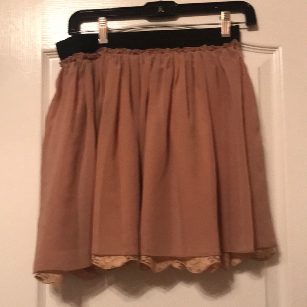 Beautiful skirt that is perfect for date night!